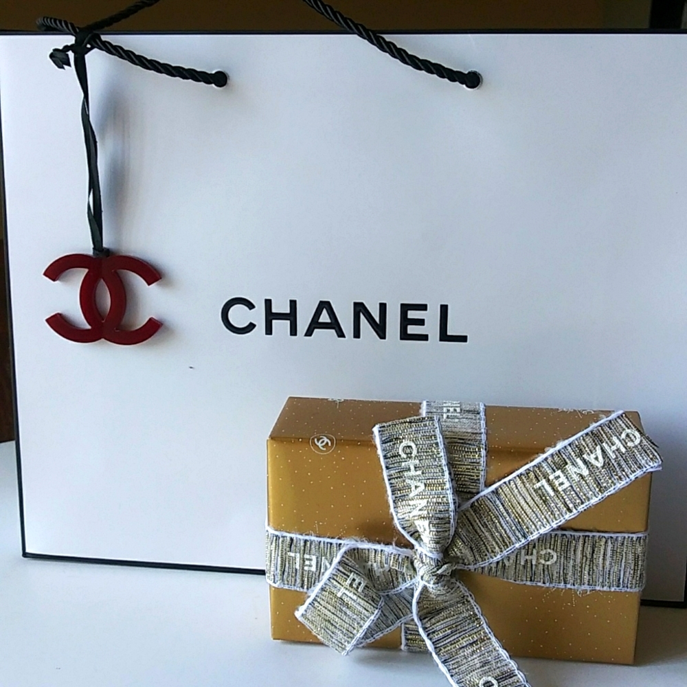CHANEL Bag & Charm